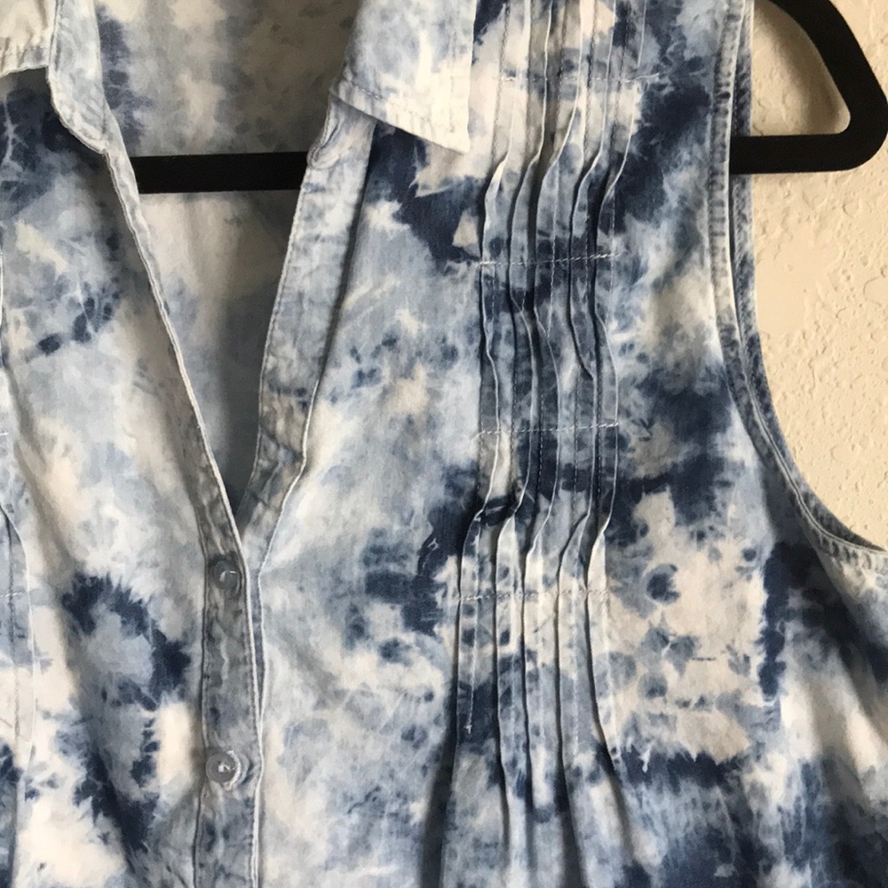 GLORIA VANDERBILT • Acid washed button down SOLD IN BUNDLE - Picture 3 of 5